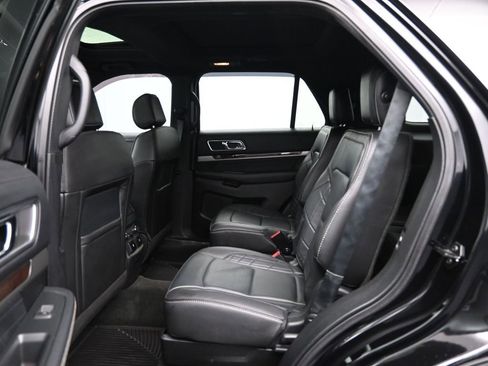 Used 2017 Ford Explorer Platinum image 30