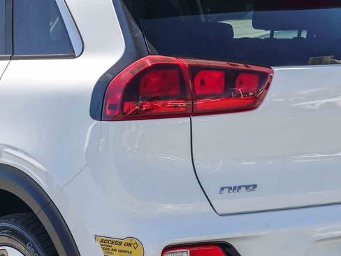 Certified 2022 Kia Niro EX image 7