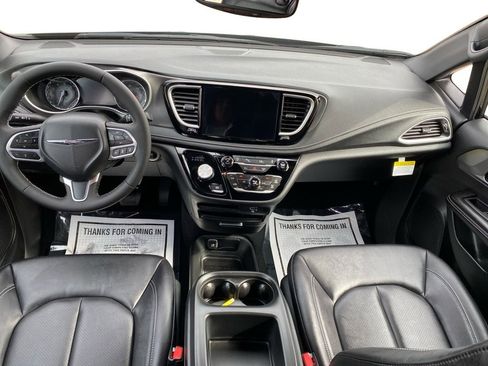New 2026 Chrysler Pacifica Select FWD image 12