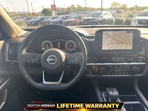 Used 2025 Nissan Pathfinder Platinum w/ Cargo Package image 15