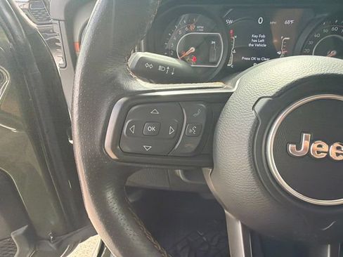 Used 2024 Jeep Gladiator Mojave AWD/4WD image 22