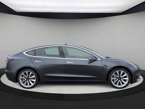 Used 2019 Tesla Model 3 Standard Range Plus image 9