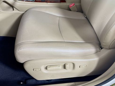 Used 2013 Toyota Highlander Limited FWD image 23