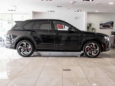 Used 2022 Bentley Bentayga image 9