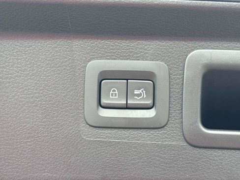 Used 2023 MAZDA CX-50 2.5 S w/ Preferred Plus Pkg image 12