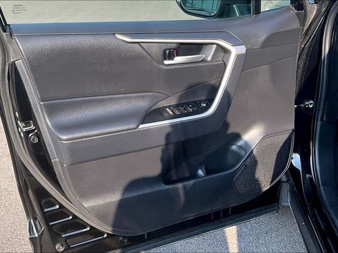 Used 2025 Toyota RAV4 XLE AWD/4WD image 22