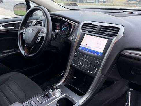 Used 2020 Ford Fusion SE FWD image 22