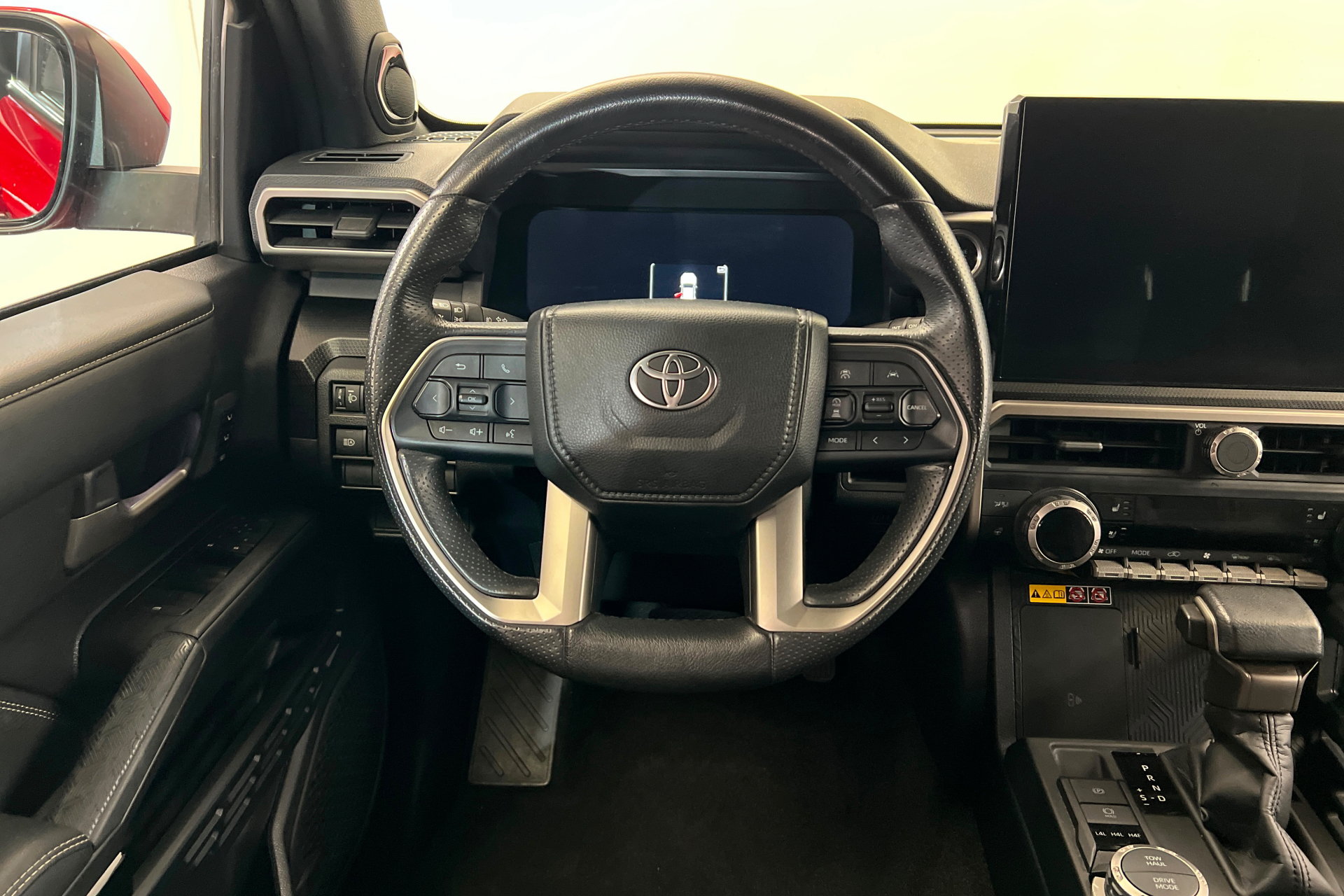 Used 2025 Toyota 4Runner Limited AWD/4WD image 13