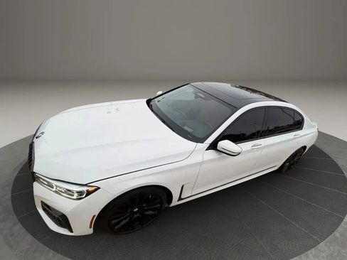 Used 2022 BMW 750i xDrive w/ M Sport Package AWD/4WD image 5