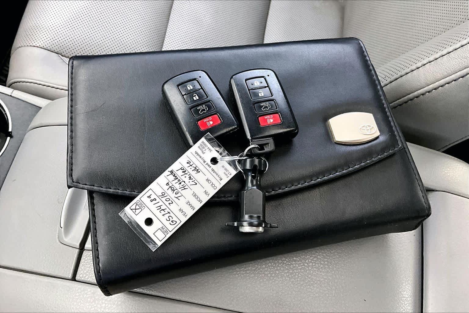 Used 2016 Toyota Highlander Limited FWD image 14