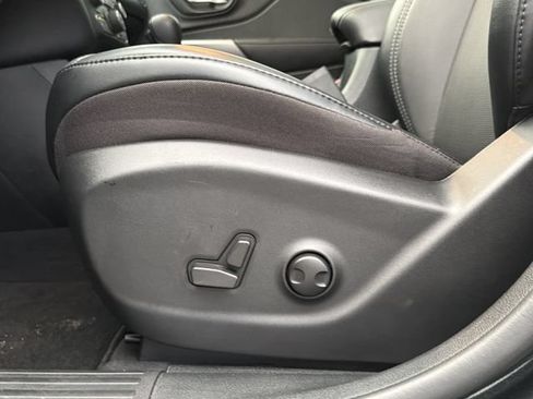 Used 2022 Jeep Cherokee Limited AWD/4WD image 23