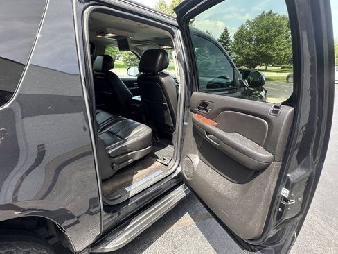 Used 2013 Chevrolet Suburban LTZ AWD/4WD image 30