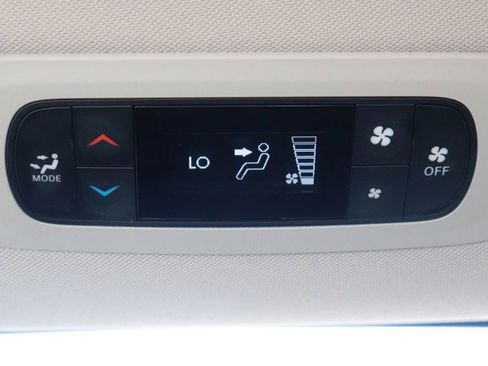 Used 2024 Chrysler Voyager LX image 23