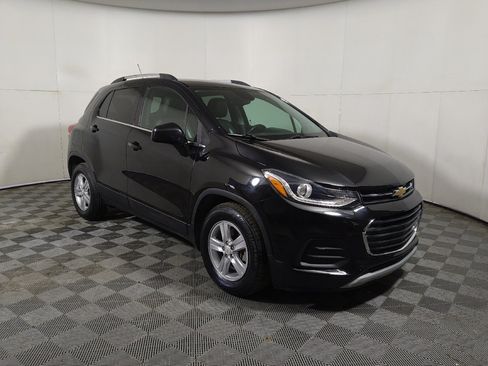 Used 2020 Chevrolet Trax LT w/ LT Convenience Package FWD image 13