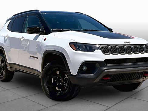 Used 2024 Jeep Compass Trailhawk AWD/4WD image 3