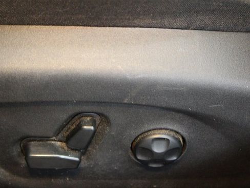 Used 2016 Chrysler 200 Limited image 18