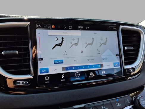 Used 2024 Chrysler Pacifica Touring-L FWD image 8