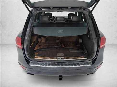 Used 2014 Volkswagen Touareg TDI image 6