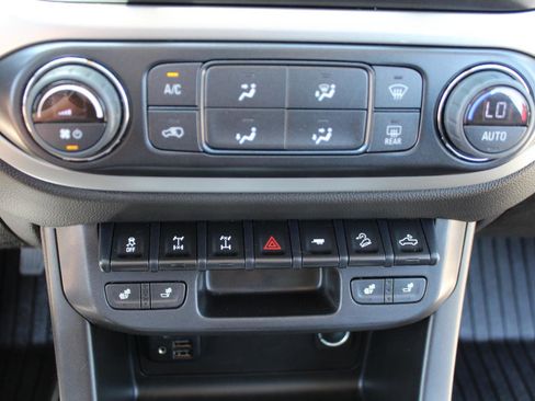 Used 2022 Chevrolet Colorado ZR2 image 23