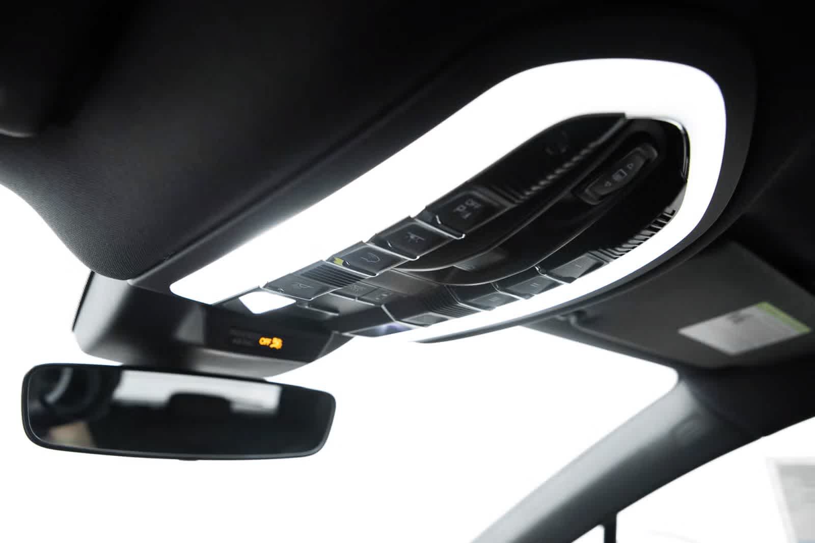 Certified 2026 Porsche Macan AWD/4WD image 30