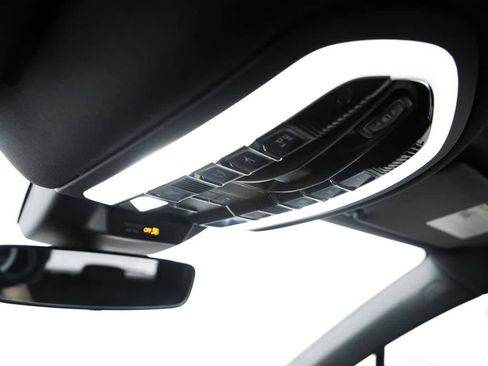 Certified 2026 Porsche Macan AWD/4WD image 30