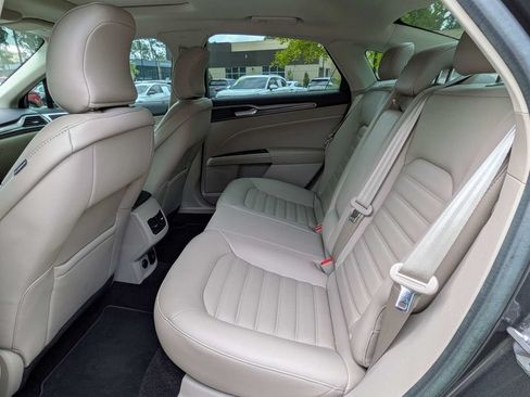 Used 2017 Ford Fusion SE w/ Fusion SE Technology Package FWD image 14