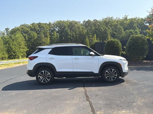 Used 2025 Chevrolet TrailBlazer LT FWD image 5