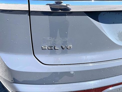Used 2020 Volkswagen Atlas Cross Sport SEL Premium R-Line AWD/4WD image 31