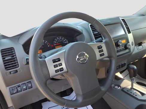 Used 2021 Nissan Frontier SV w/ Midnight Edition Floor Mats AWD/4WD image 12