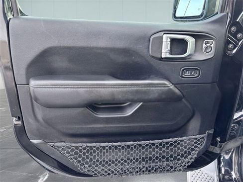 Used 2019 Jeep Wrangler Unlimited Sahara image 12