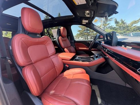 Used 2025 Lincoln Aviator Reserve w/ Equipment Group 201A AWD/4WD image 39