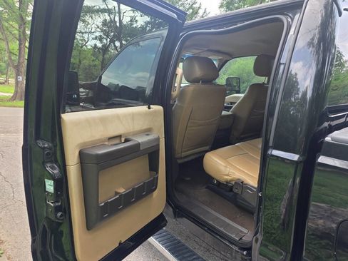 Used 2013 Ford F250 XLT w/ Chrome Pkg AWD/4WD image 14