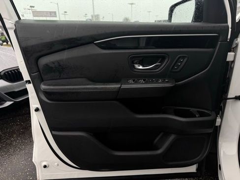 Used 2024 Honda Pilot Touring image 13