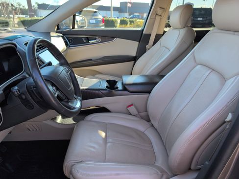 Used 2019 Lincoln Nautilus Reserve image 14