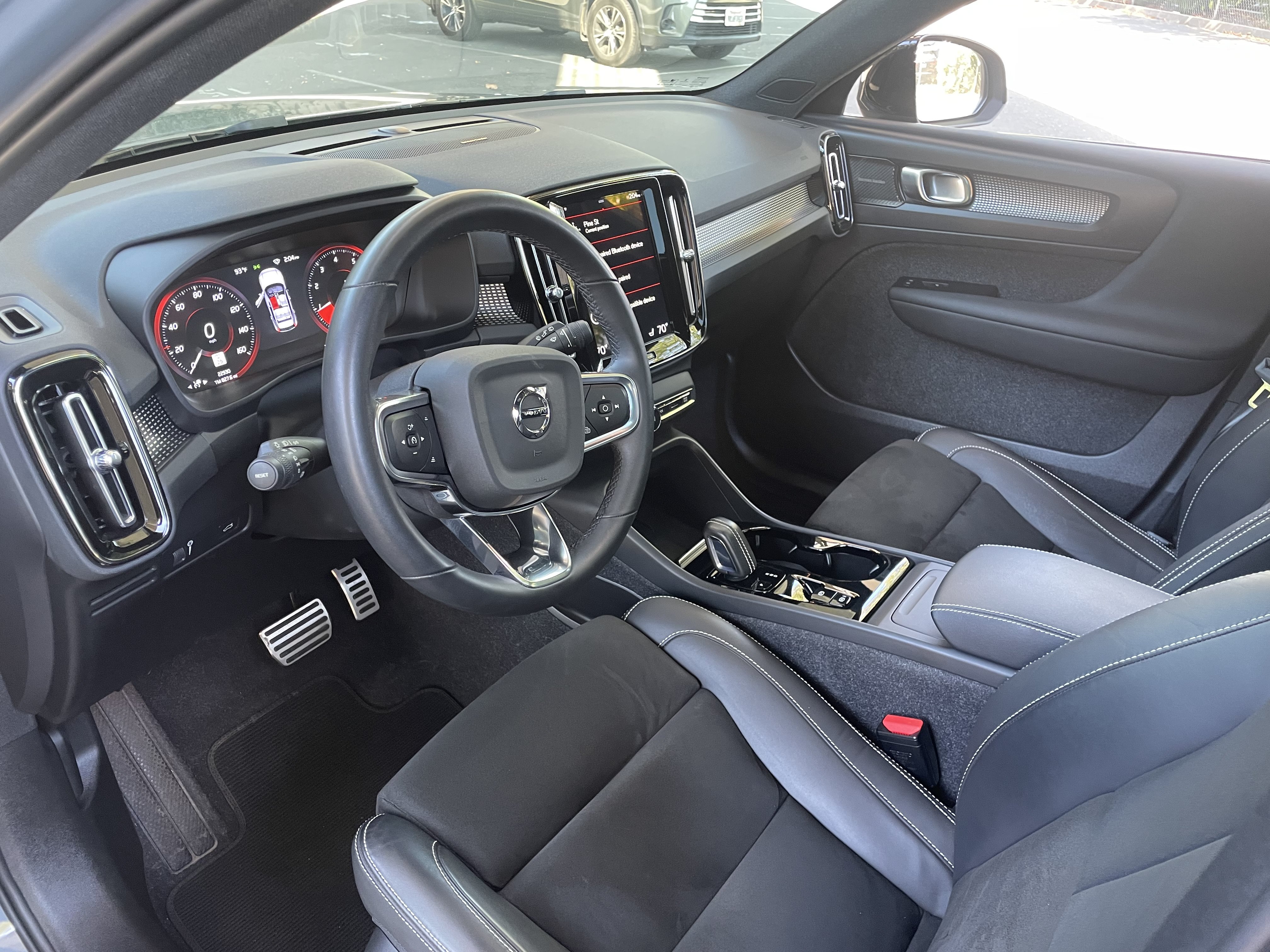 Used 2022 Volvo XC40 T5 R-Design w/ Advanced Package AWD/4WD image 11