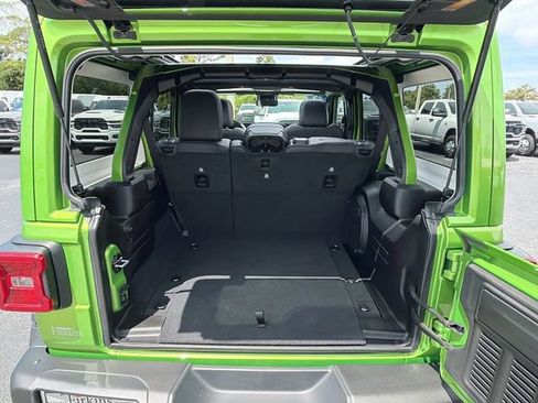 Used 2025 Jeep Wrangler Unlimited Rubicon AWD/4WD image 29