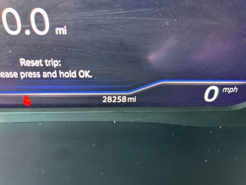 Certified 2022 Volkswagen Atlas Cross Sport SE image 18