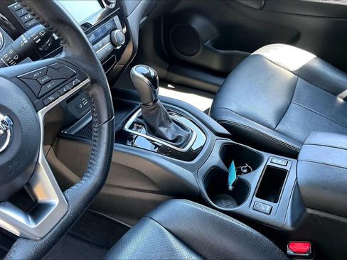 Used 2019 Nissan Rogue SV FWD image 17