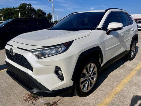 Used 2021 Toyota RAV4 XLE Premium FWD image 7