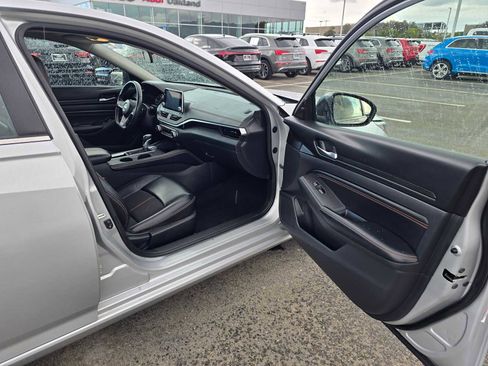 Used 2022 Nissan Altima 2.5 SR image 12
