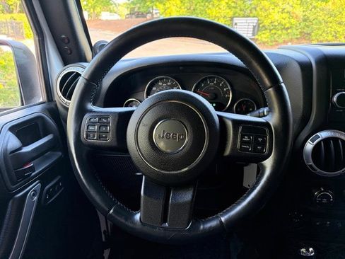 Used 2014 Jeep Wrangler Unlimited Sahara w/ Connectivity Group AWD/4WD image 28