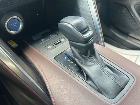 Used 2022 Toyota Venza XLE AWD/4WD image 25