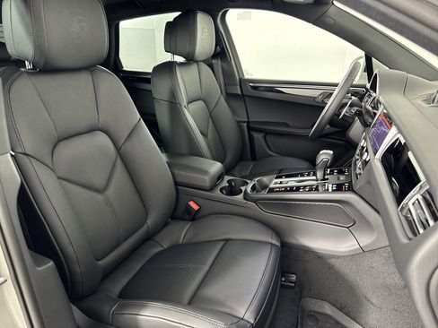 Certified 2025 Porsche Macan image 30