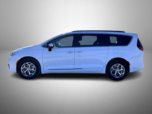 Certified 2023 Chrysler Pacifica Limited w/ Uconnect Theater Family Group image 5