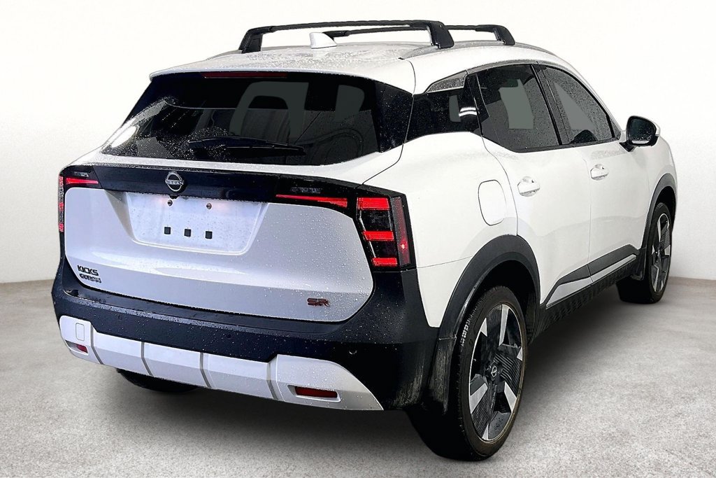 Used 2025 Nissan Kicks SR FWD image 2