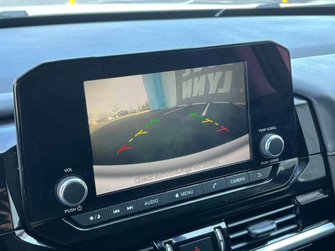 Used 2025 Nissan Pathfinder SV image 25