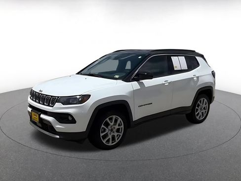 Used 2025 Jeep Compass Limited AWD/4WD image 8