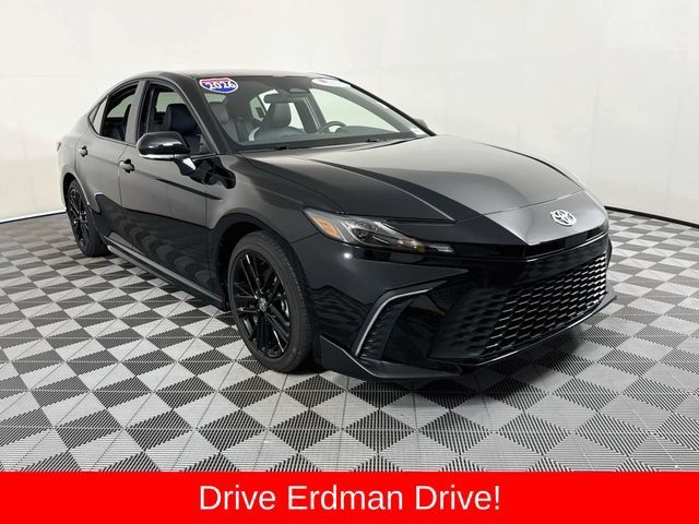 Used 2026 Toyota Camry SE FWD image 1