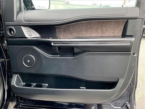 Used 2021 Ford Expedition Limited image 12