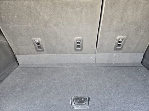 Used 2022 Cadillac Escalade Premium Luxury image 18